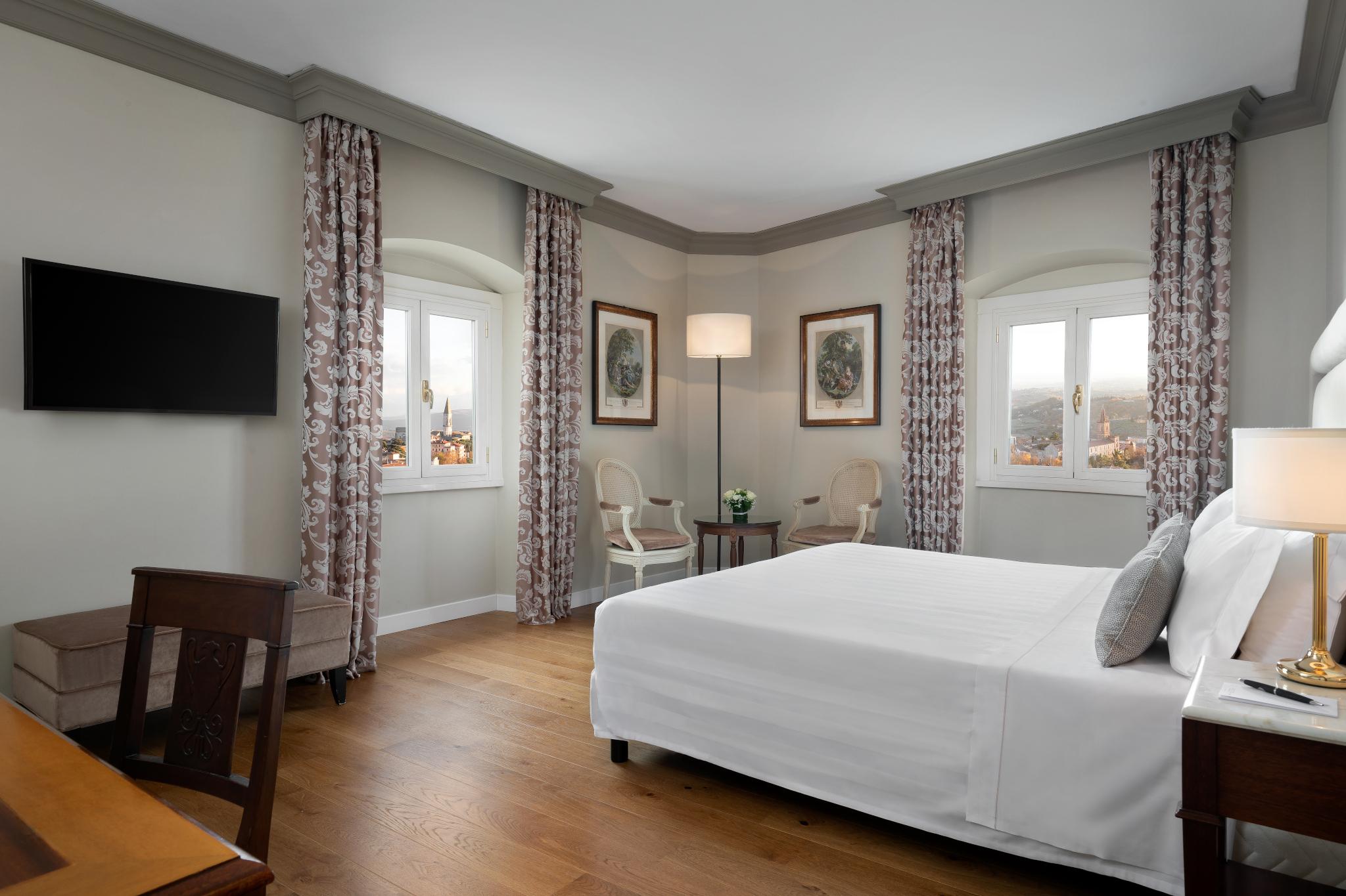 Sina Brufani Hotel Perugia Bagian luar foto A room at the hotel
