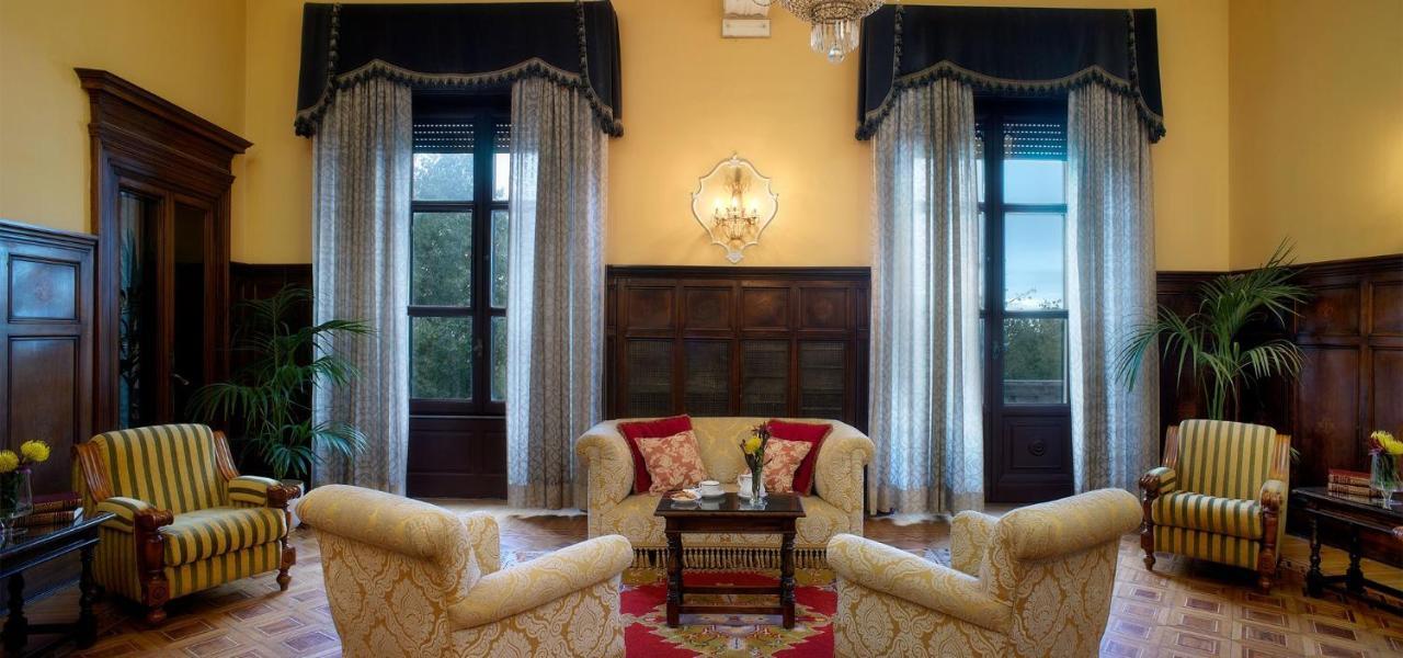 Sina Brufani Hotel Perugia Bagian luar foto The living room
