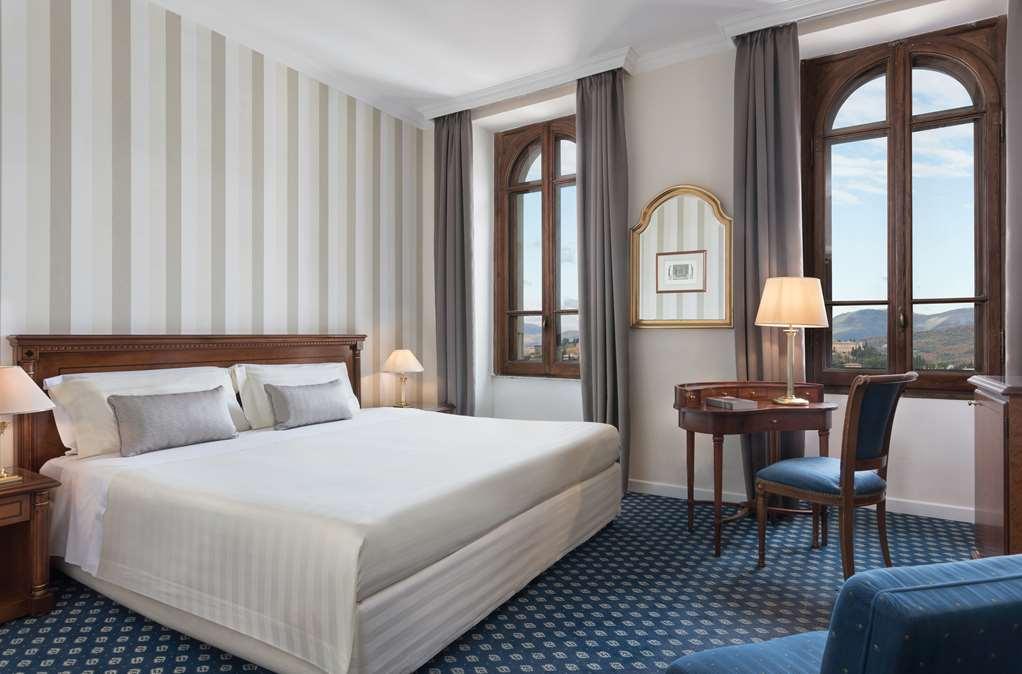 Sina Brufani Hotel Perugia Ruang foto A room at the hotel