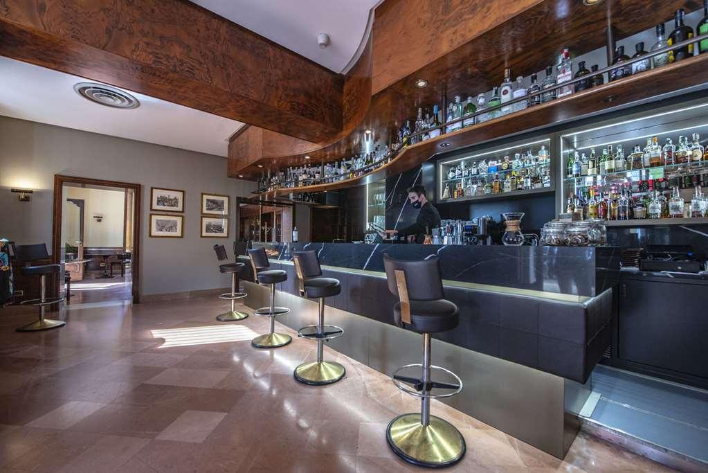 Sina Brufani Hotel Perugia Restoran foto The bar at the hotel
