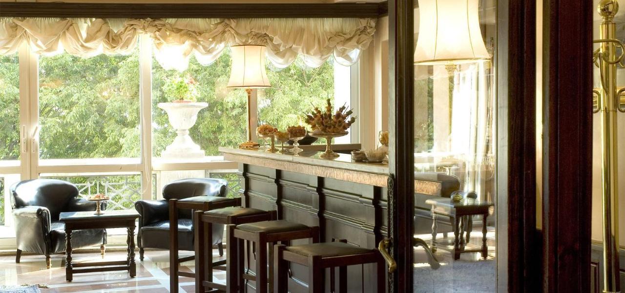 Sina Brufani Hotel Perugia Bagian luar foto The bar at the hotel